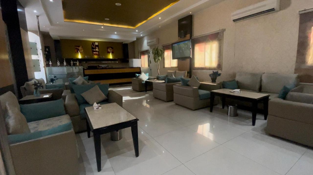 Tulip Al Rawdah Aparthotel Riad Exterior foto