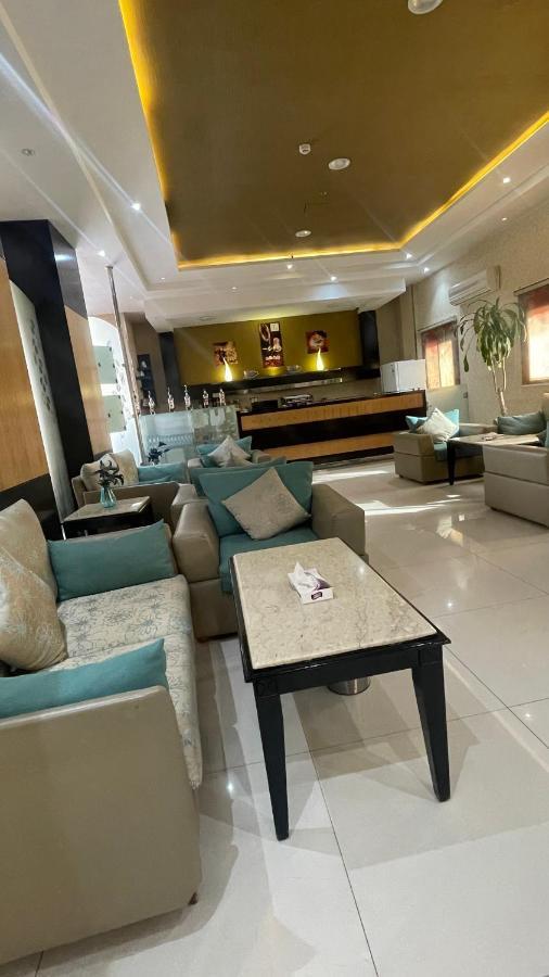 Tulip Al Rawdah Aparthotel Riad Exterior foto