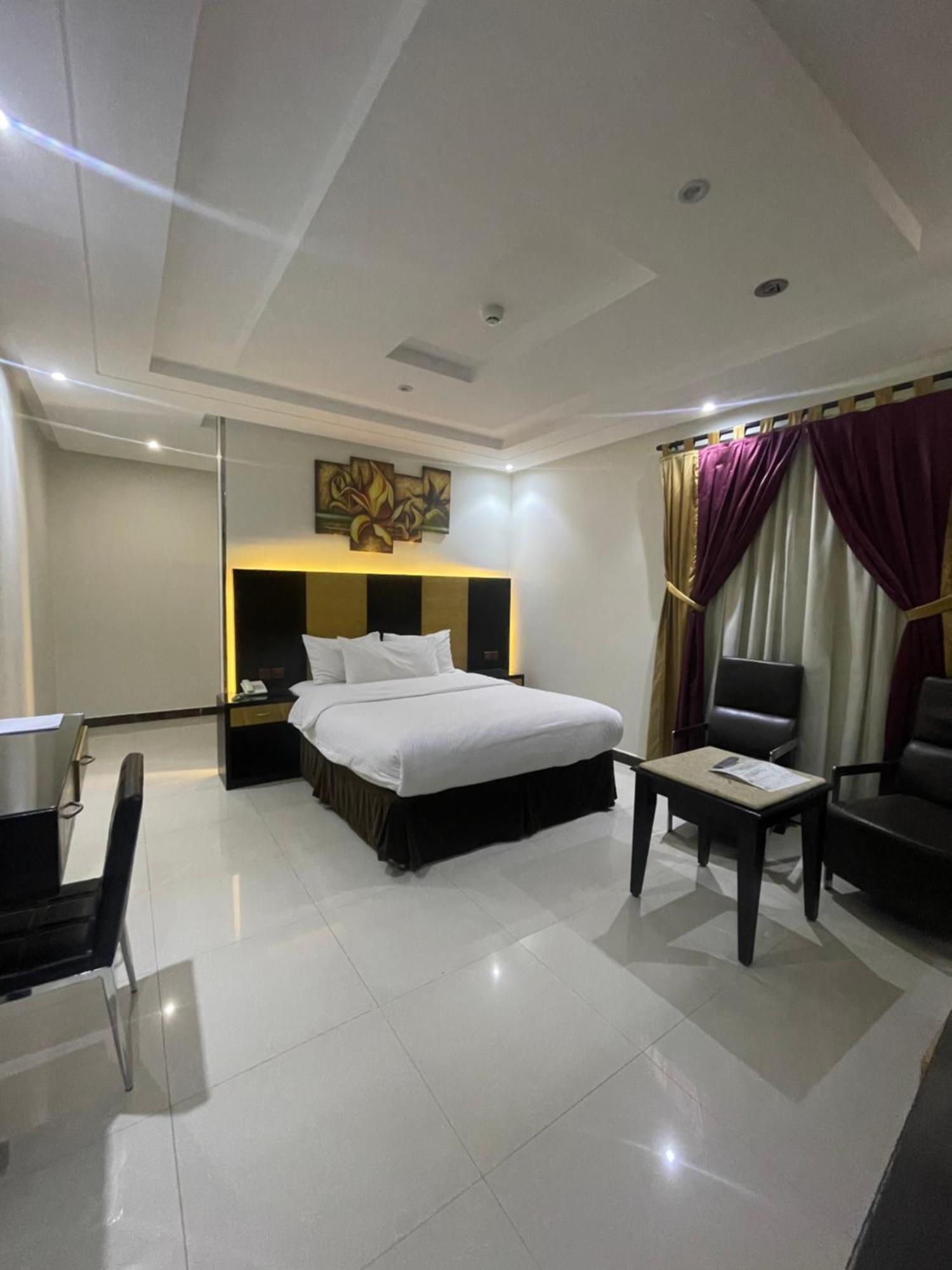 Tulip Al Rawdah Aparthotel Riad Exterior foto