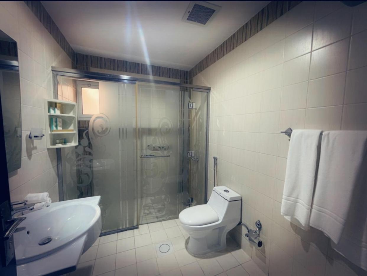 Tulip Al Rawdah Aparthotel Riad Exterior foto