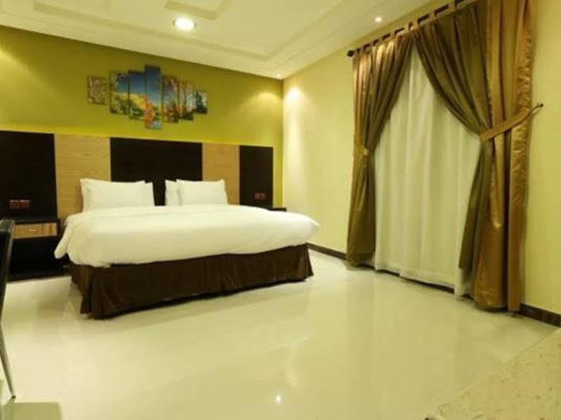 Tulip Al Rawdah Aparthotel Riad Exterior foto