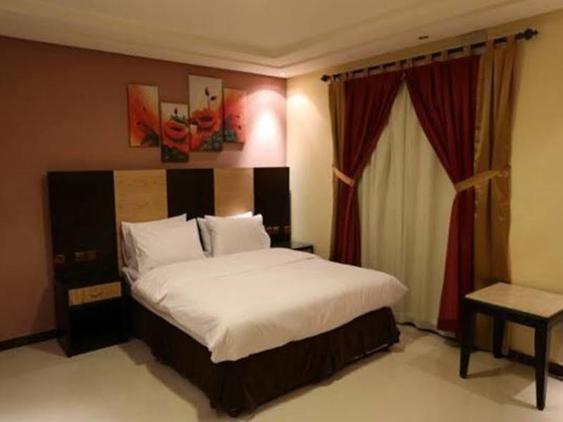 Tulip Al Rawdah Aparthotel Riad Exterior foto